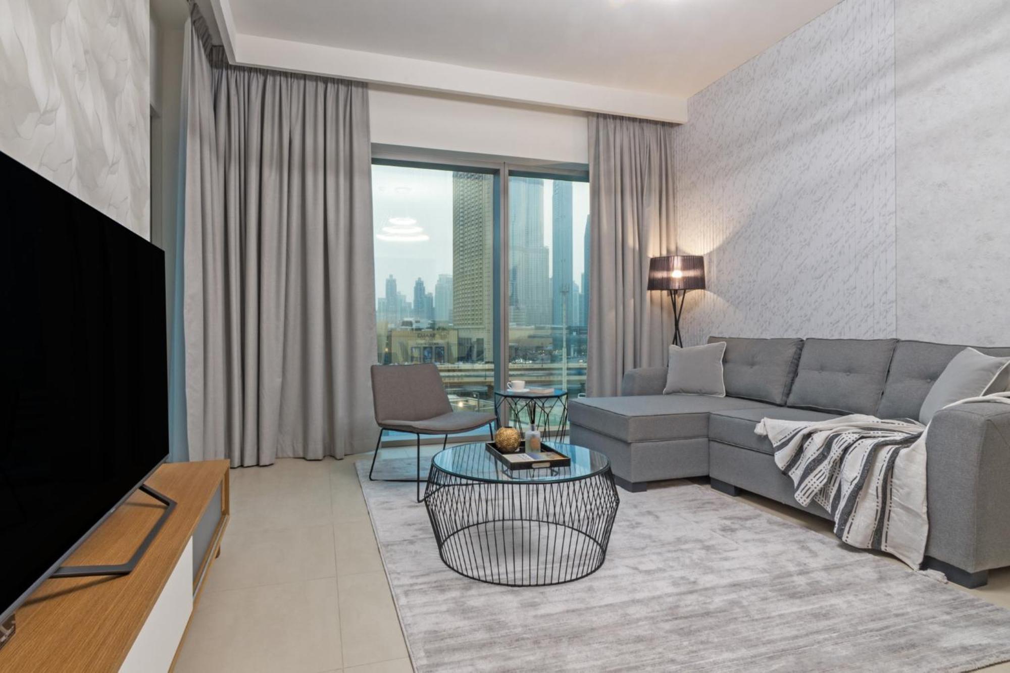 Mall Connection - Burj Views - Turf Balcony Apartment *