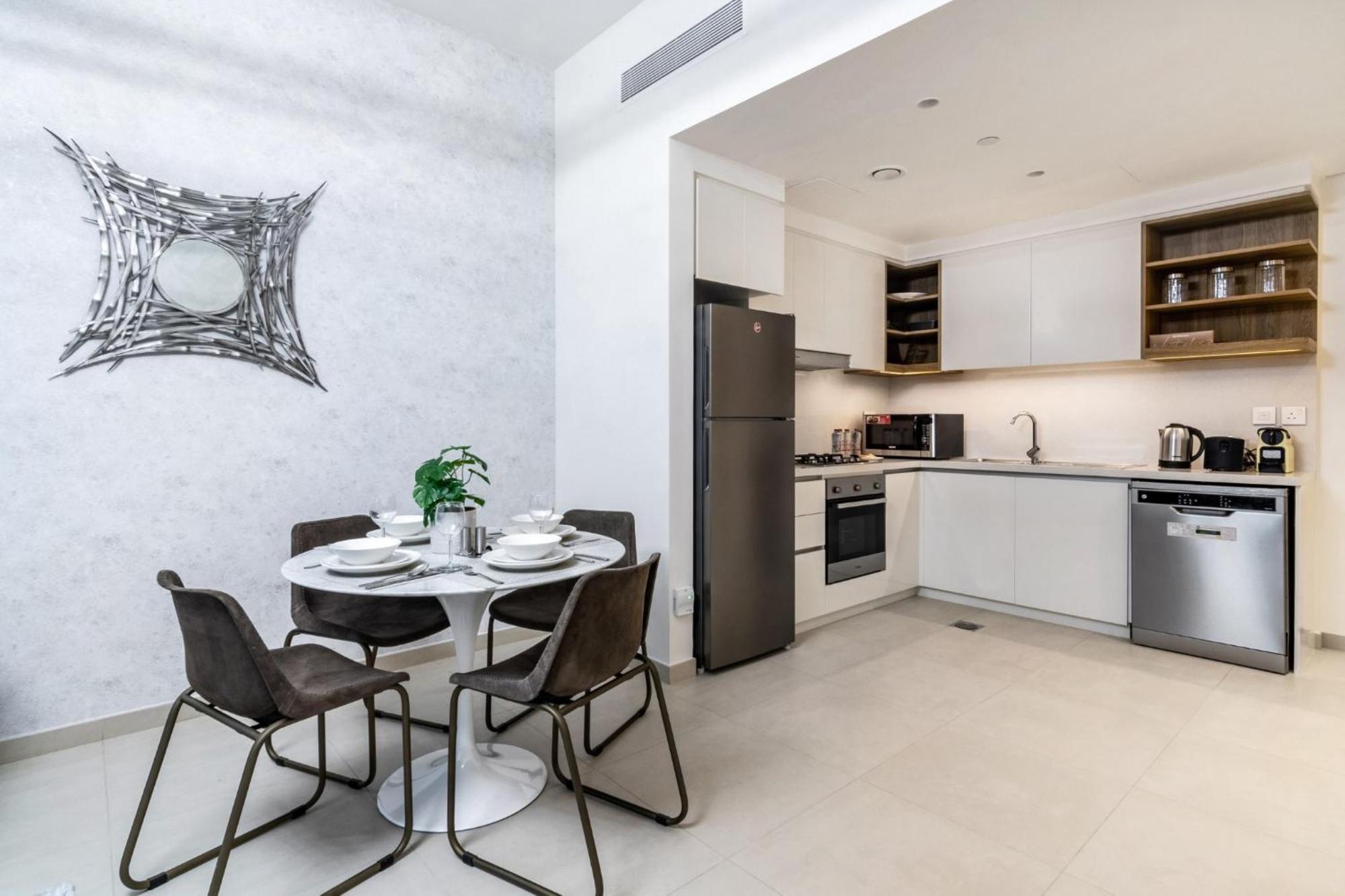 Mall Connection - Burj Views - Turf Balcony Apartment *
