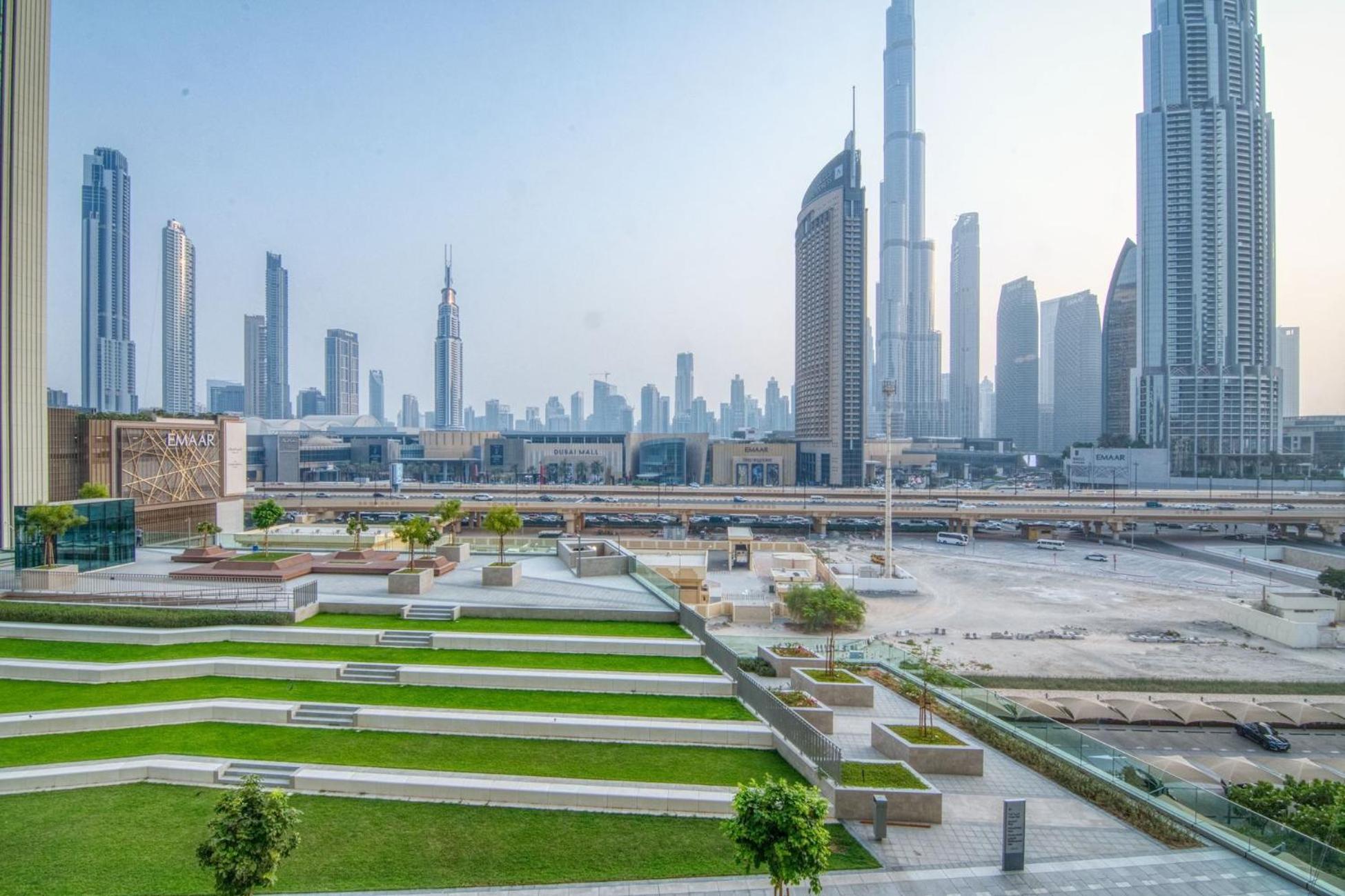 Mall Connection - Burj Views - Turf Balcony Apartment *