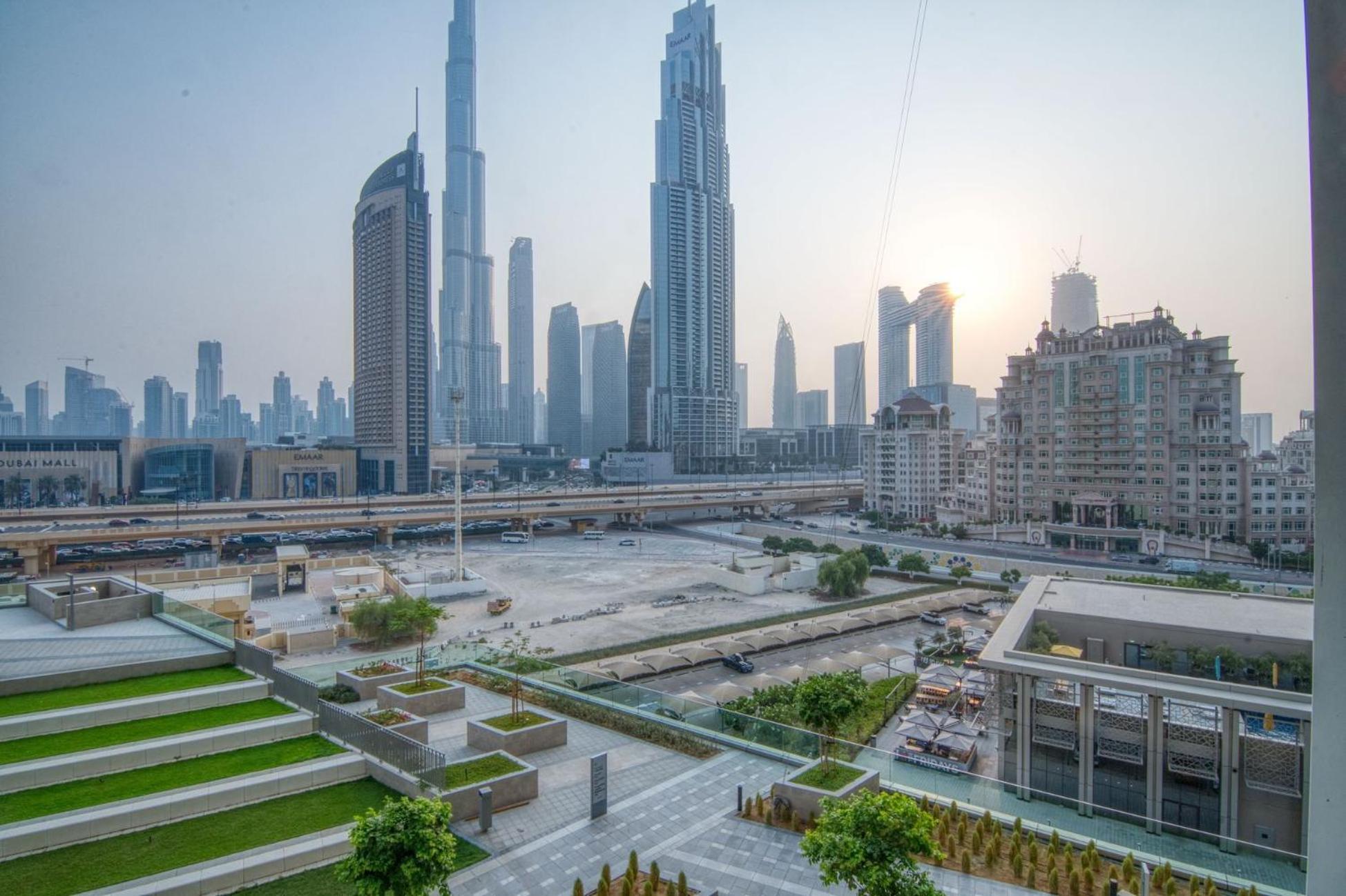 Mall Connection - Burj Views - Turf Balcony Apartment