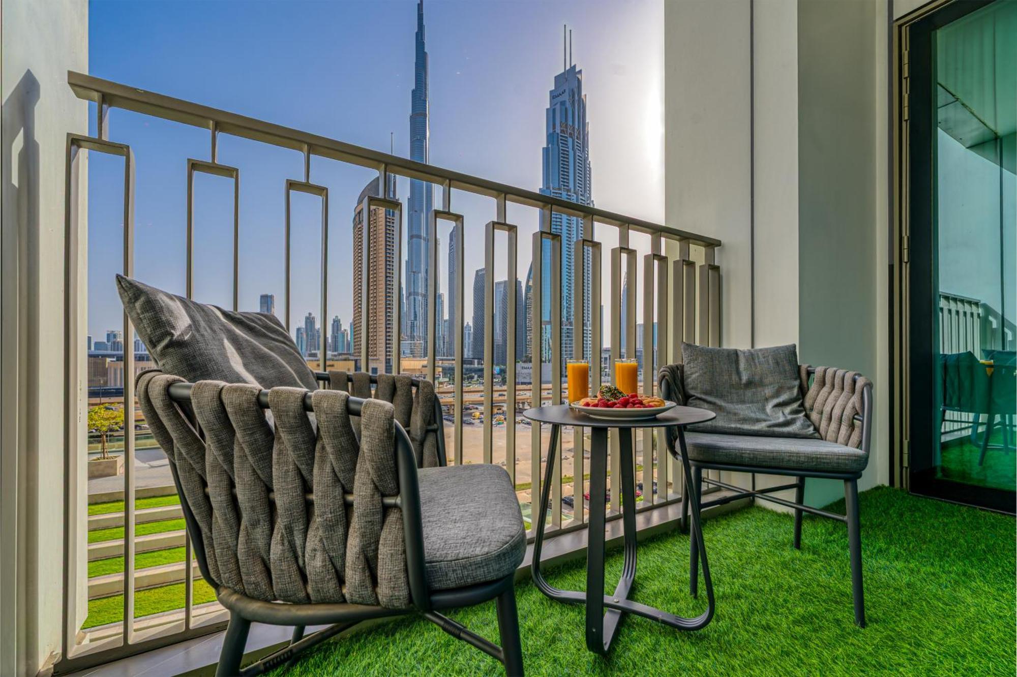 Mall Connection - Burj Views - Turf Balcony