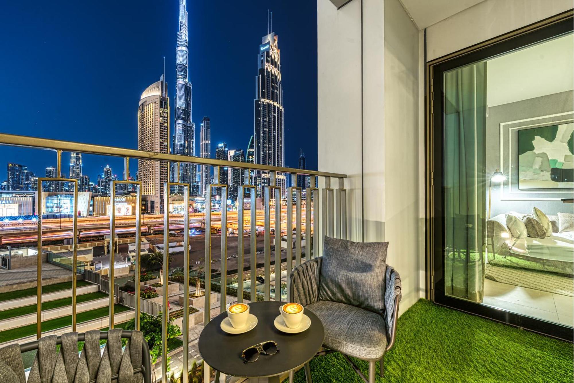 Mall Connection - Burj Views - Turf Balcony Apartment *