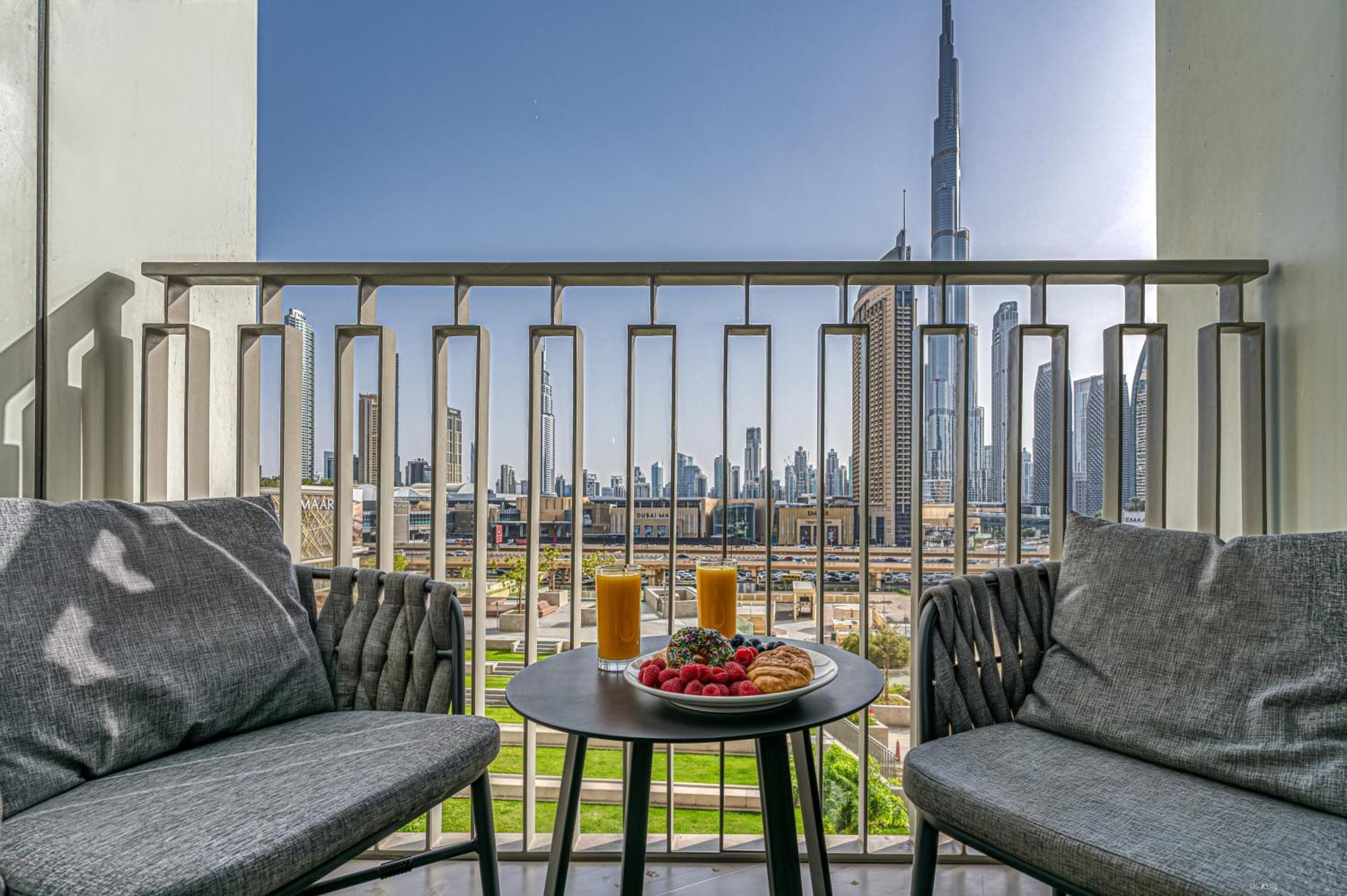 Apartment Mall Connection - Burj Views - Turf Balcony