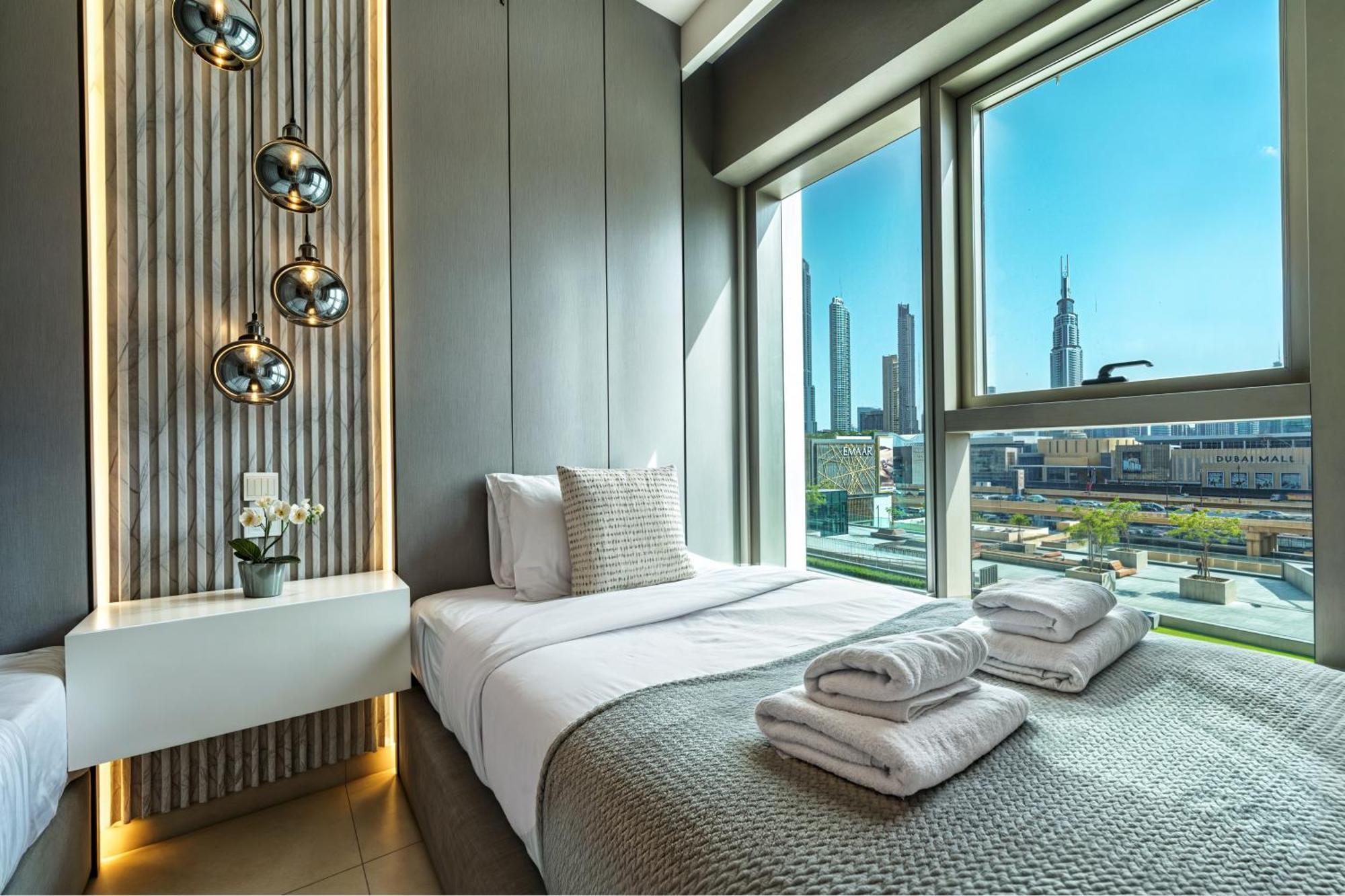 Apartment Mall Connection - Burj Views - Turf Balcony *