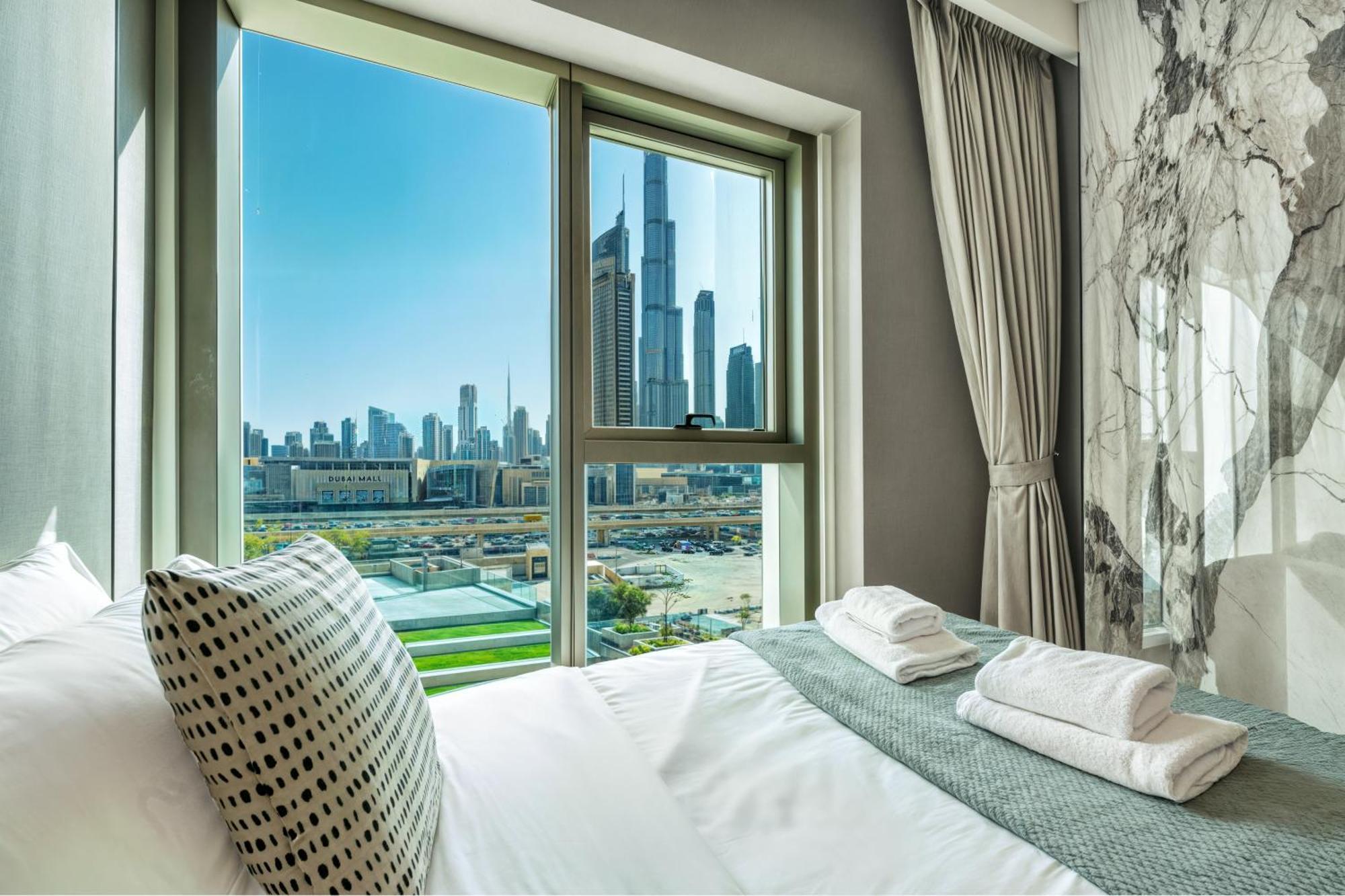 Apartment Mall Connection - Burj Views - Turf Balcony