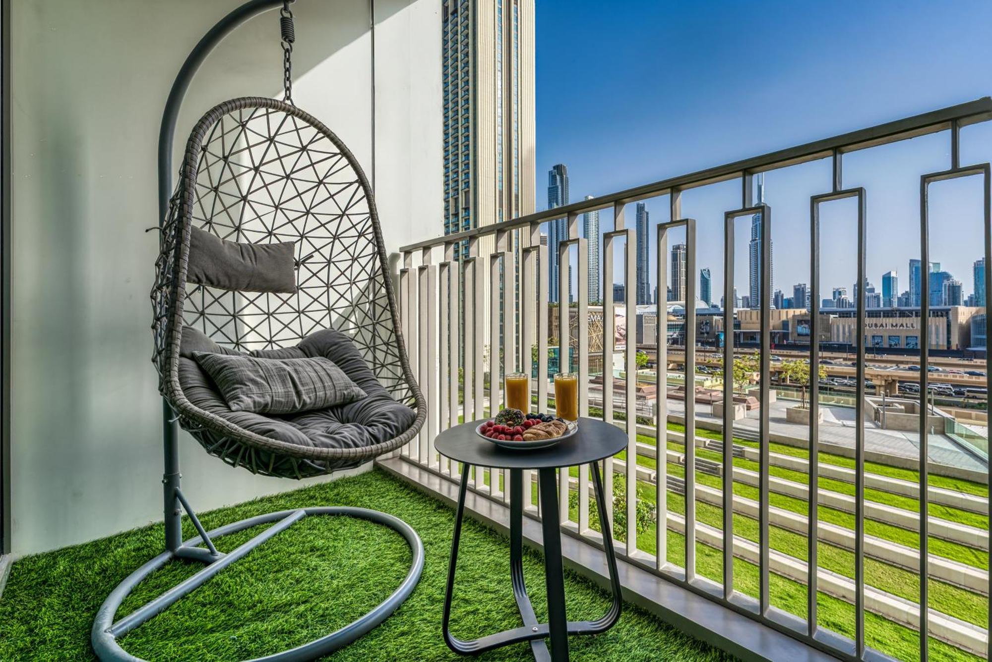 Mall Connection - Burj Views - Turf Balcony *