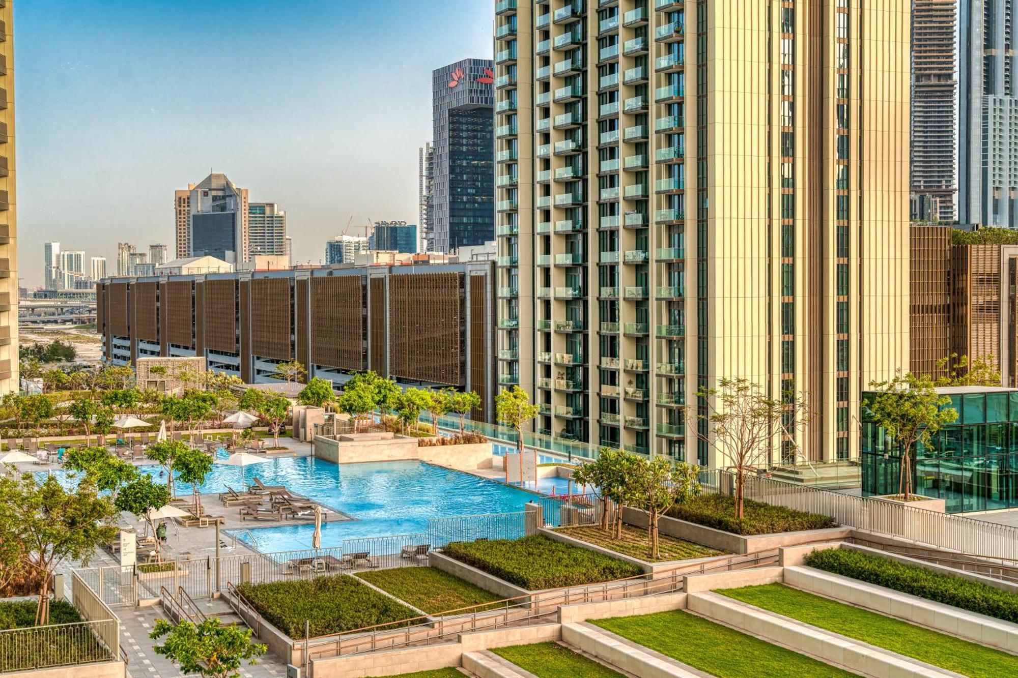 Mall Connection - Burj Views - Turf Balcony Apartment