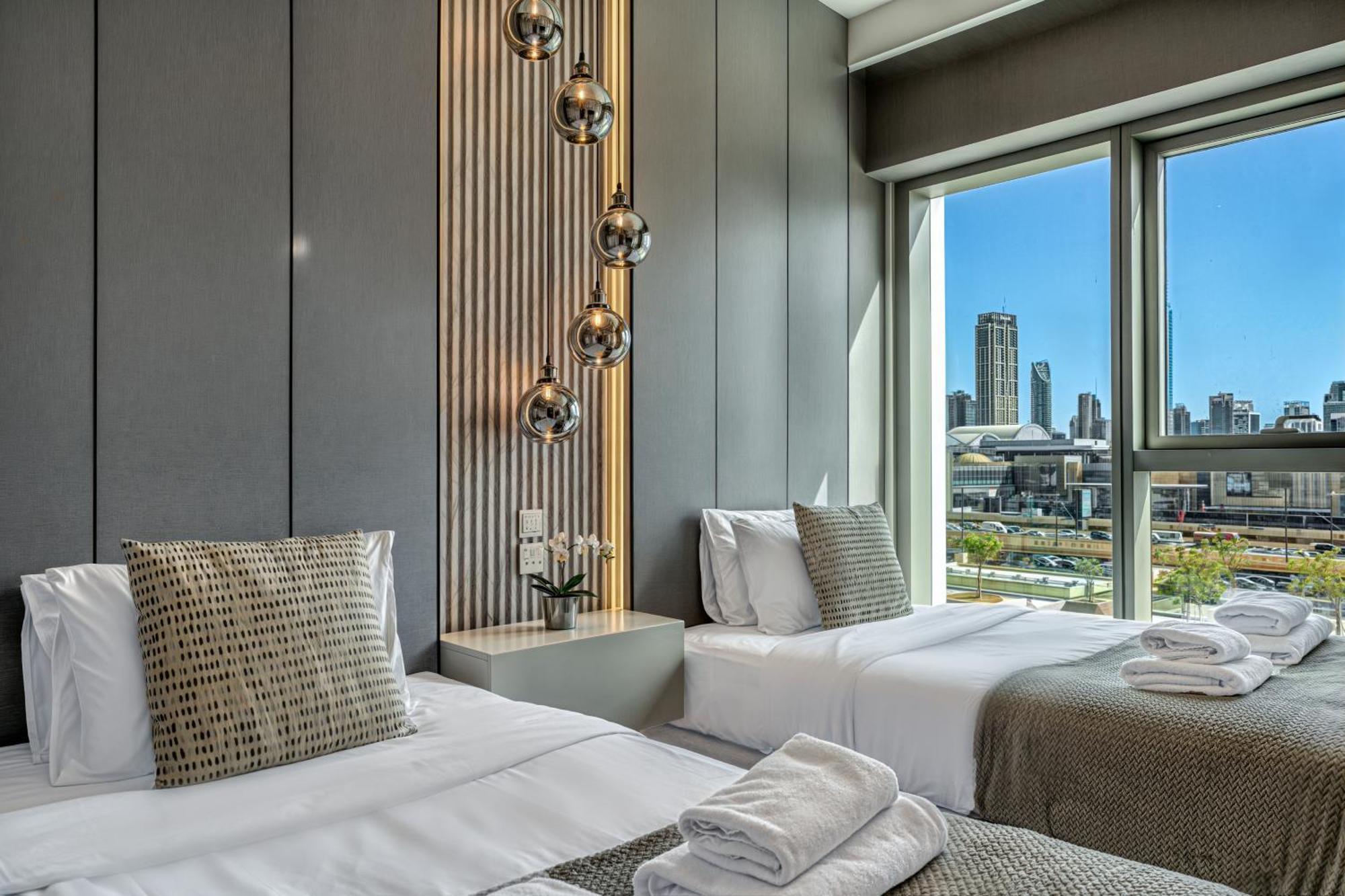 Mall Connection - Burj Views - Turf Balcony Apartment *