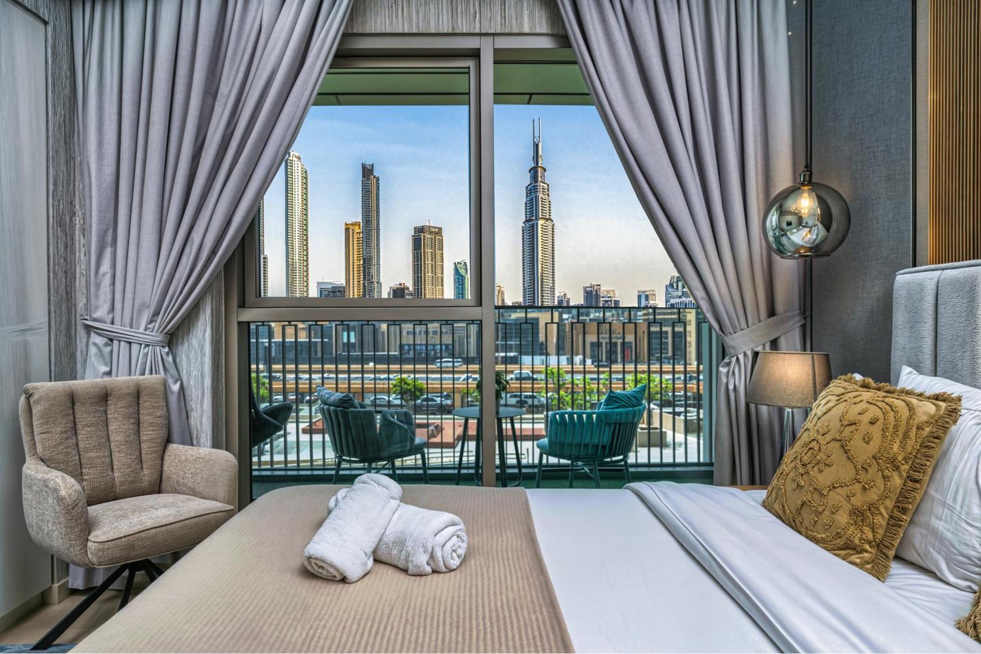 Apartment Mall Connection - Burj Views - Turf Balcony