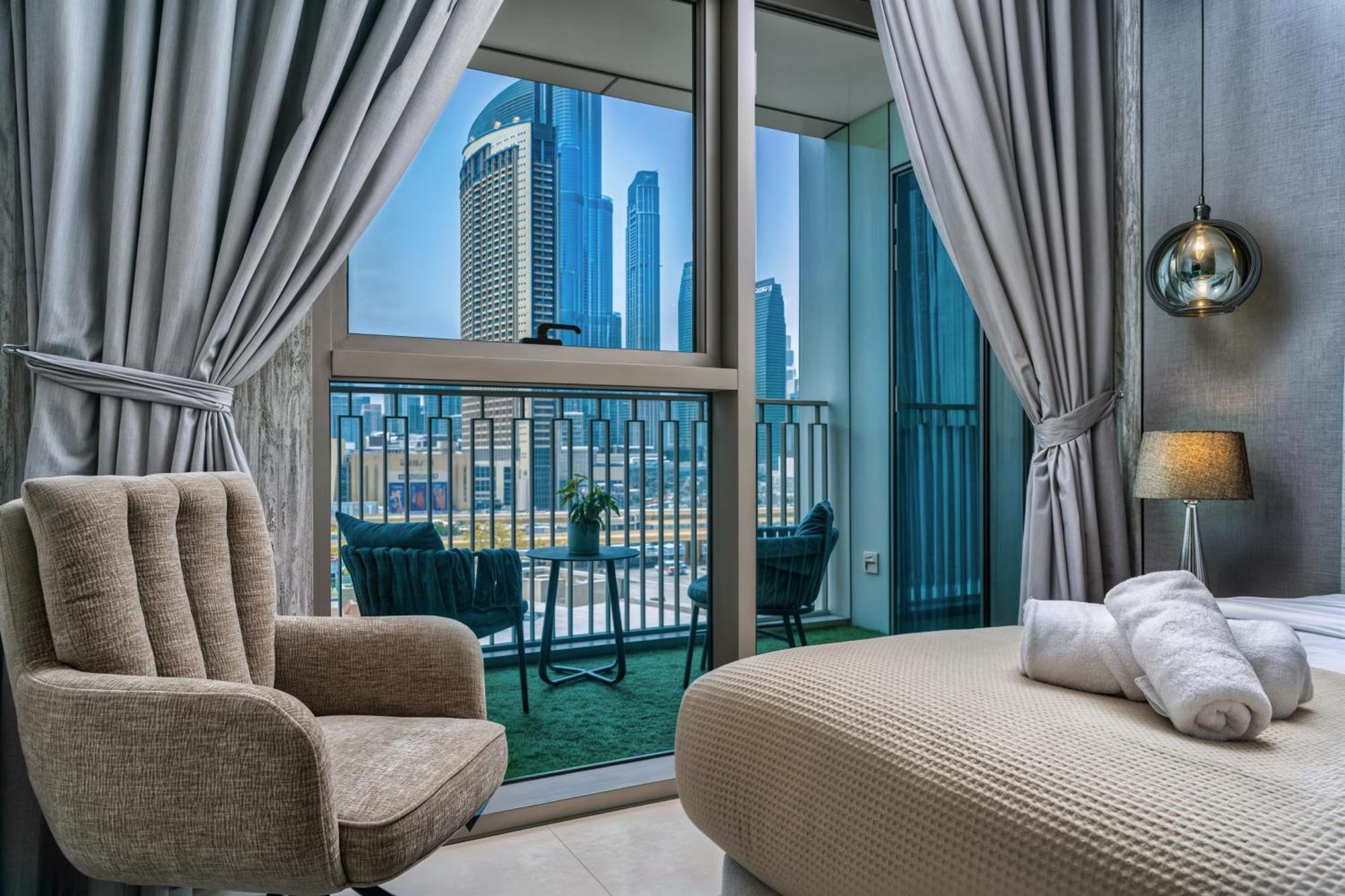Mall Connection - Burj Views - Turf Balcony Apartment