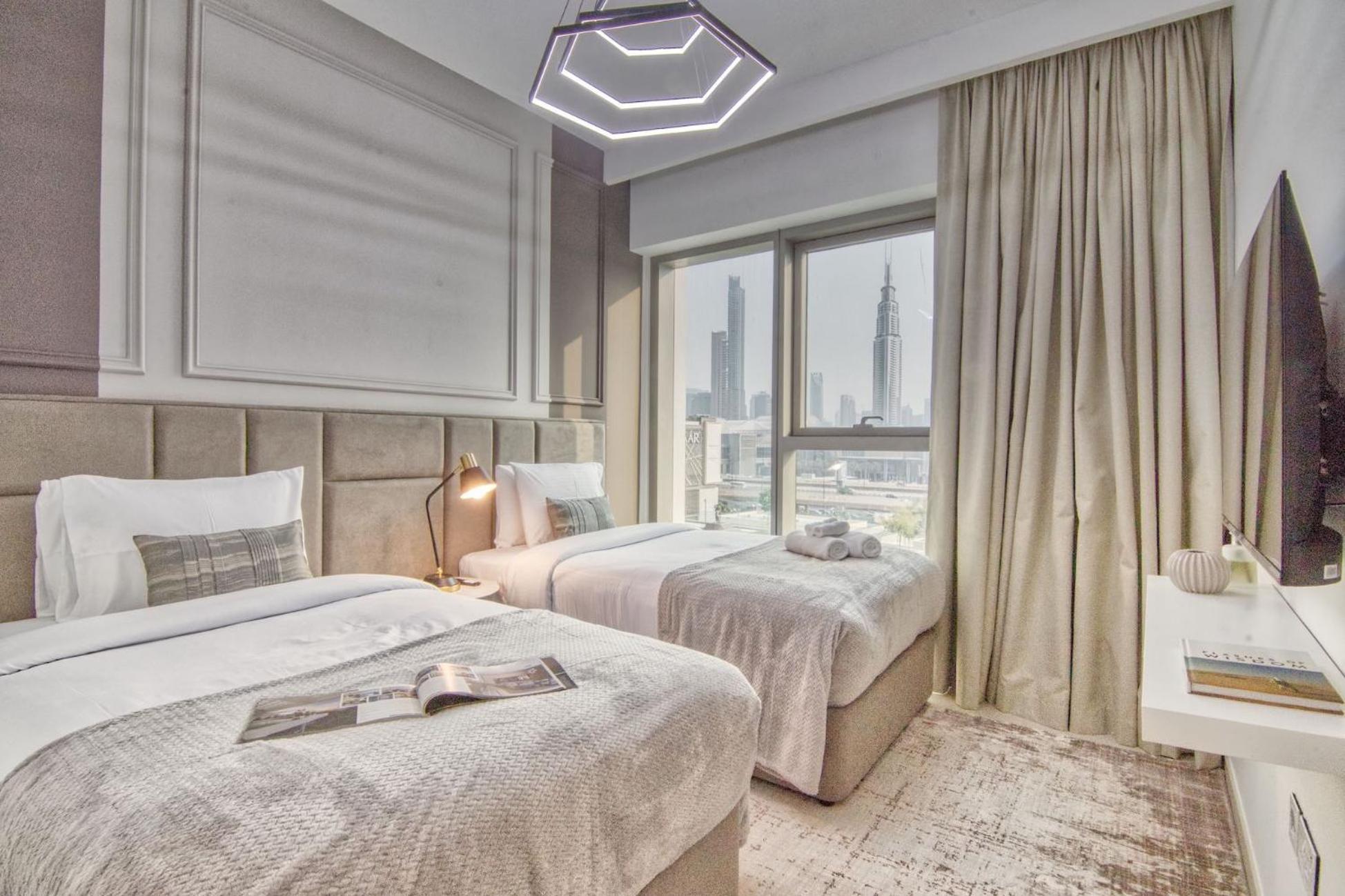 Mall Connection - Burj Views - Turf Balcony Apartment *