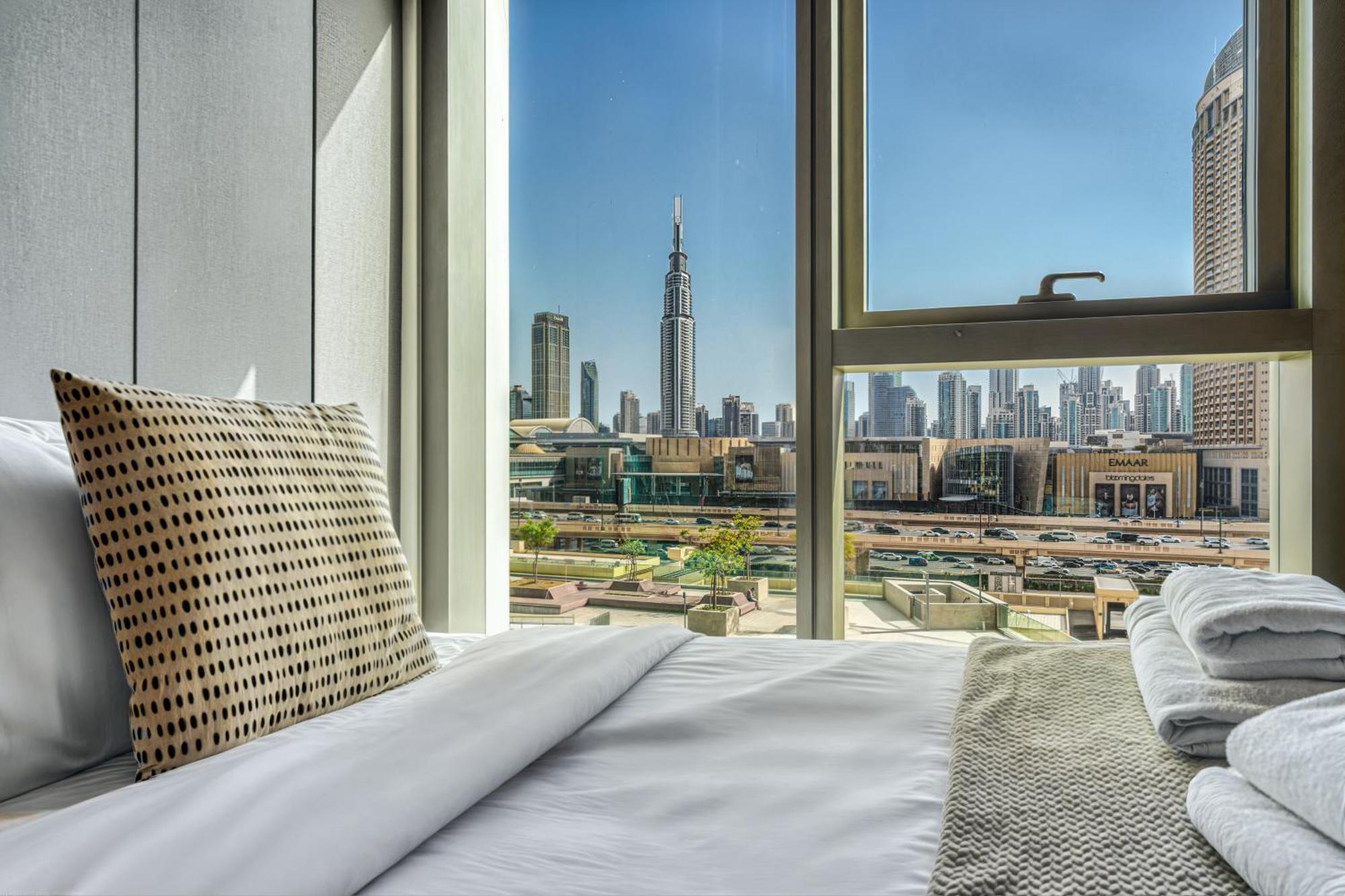 Apartment Mall Connection - Burj Views - Turf Balcony